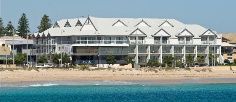 Beachfront Ocean Centre hotel
